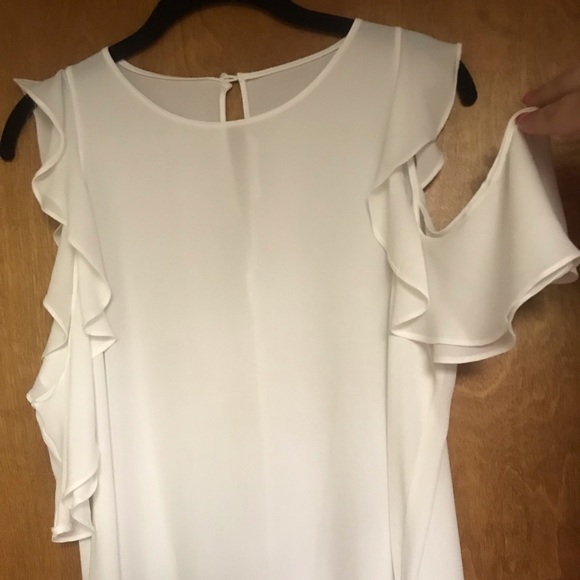 Off-Shoulder White Blouse - Picture 3 of 4